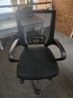 Black Mesh Back Office Chair with Wheels