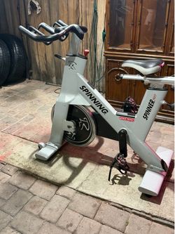 Bicicleta para hacer ejercicio. Trabaja bien en Orange.