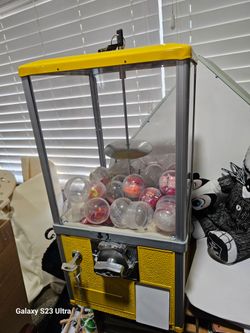 Bubble gum prize machine