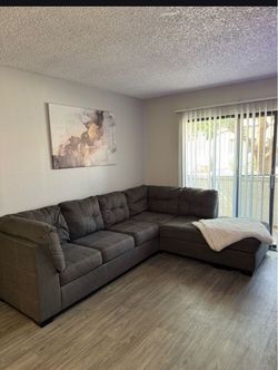 Large Gray Sectional Sofa w/ Chaise - Comfortable