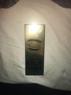 Kylie Jenner Kyliner bronze