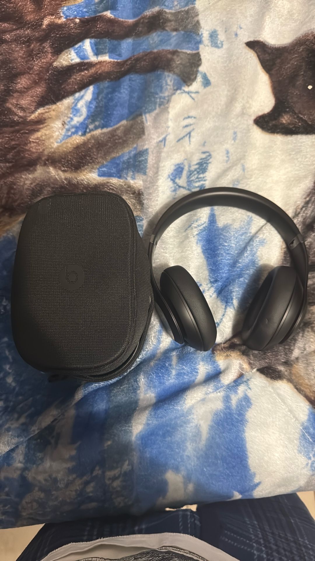 Black Beats Solo Studio Pro Wireless / Noise Cancellation