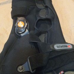 B R E G Adjustable H I N G E Left Leg Knee Brace Size Extra Large Excellent Condition