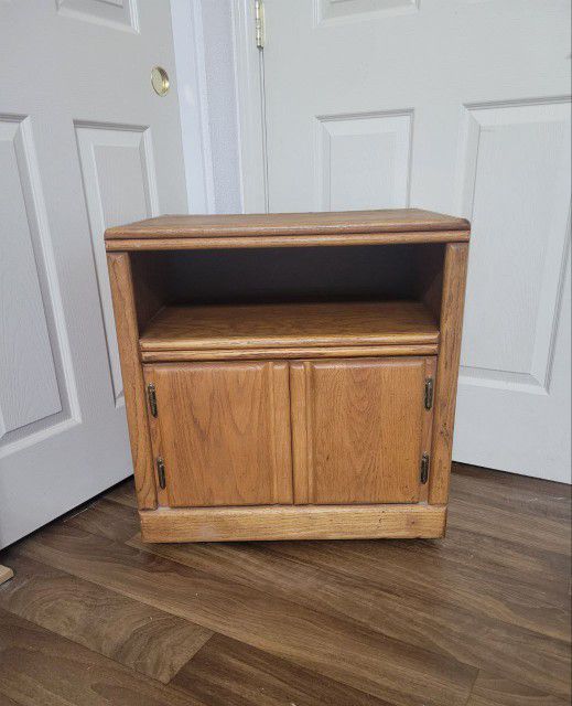 Woodwn TV Stand