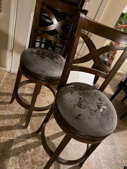 Swivel bar stools