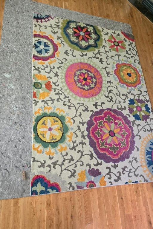 Floral Rug - 5x7 Ft And Felt Pad