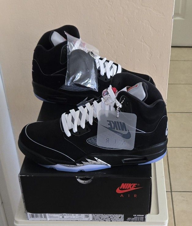 Jordan 5 Retro OG Black Metallic Reimagined (2025) Brand New DS 💯 Authentic Size 8m/ Read Full Description Before Asking/ If Ad Is Up It's Available