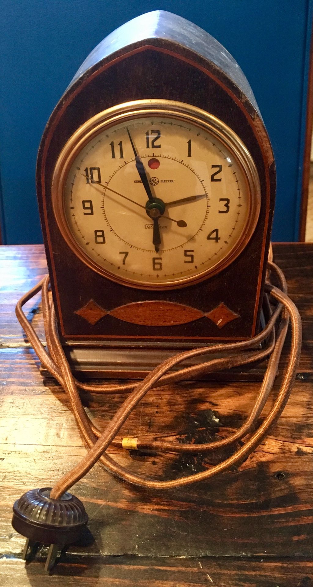 Antique General Electric wooden clock, doesn’t work