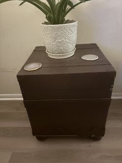 End Table / Small Trunk 