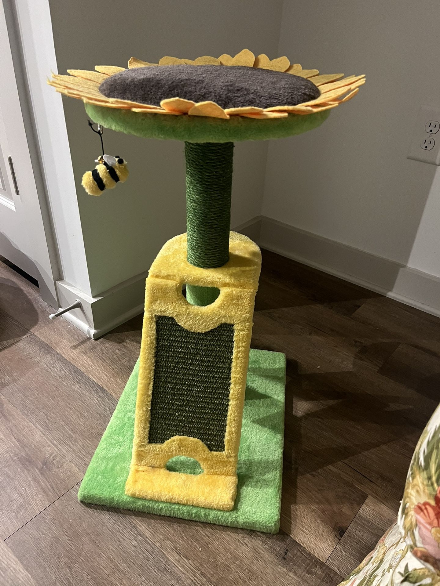 Sunflower Cat Scratcher