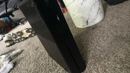Xbox 1 w 2 controllers