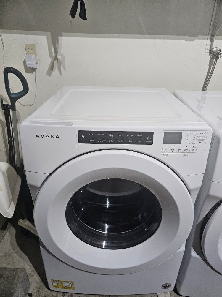 Amana heavy Duty Large Capacity Washer And Dryer Set