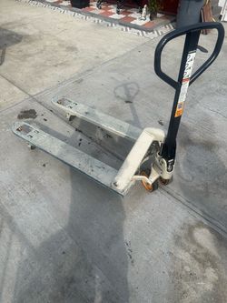 Crown Pallet Jack