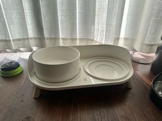 Moving sale! Cat/dog bowl set - read desc