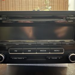 Volkswagen Mk6 generation AM/FM Single Disc Radio Receiver
