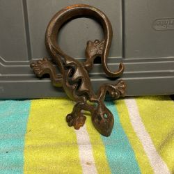 Barn Fine Vintage Animal Flower Frogs 