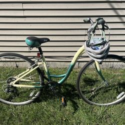 Women’s Fuji Crosstown 4.0 Bicycle and Giro Helmet