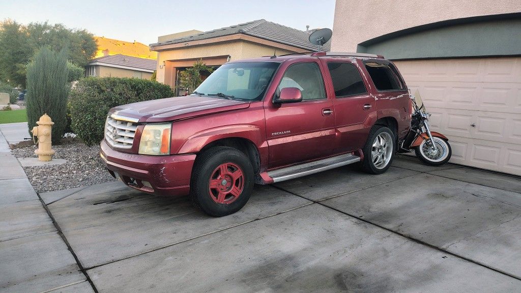 Parts ONLY off 03 Escalade, No Engine, Good 4WD 4L65e Trans, Good Body & More