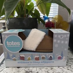 Women’s Slippers Size 8/9 