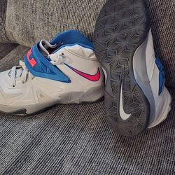 Footwear 