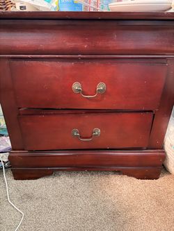 FREE DRESSER &. 2  TEO NIGHT STANDS
