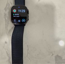 Apple Watch Ultra 2 - 49mm Titanium Case with Alpine Loop Band