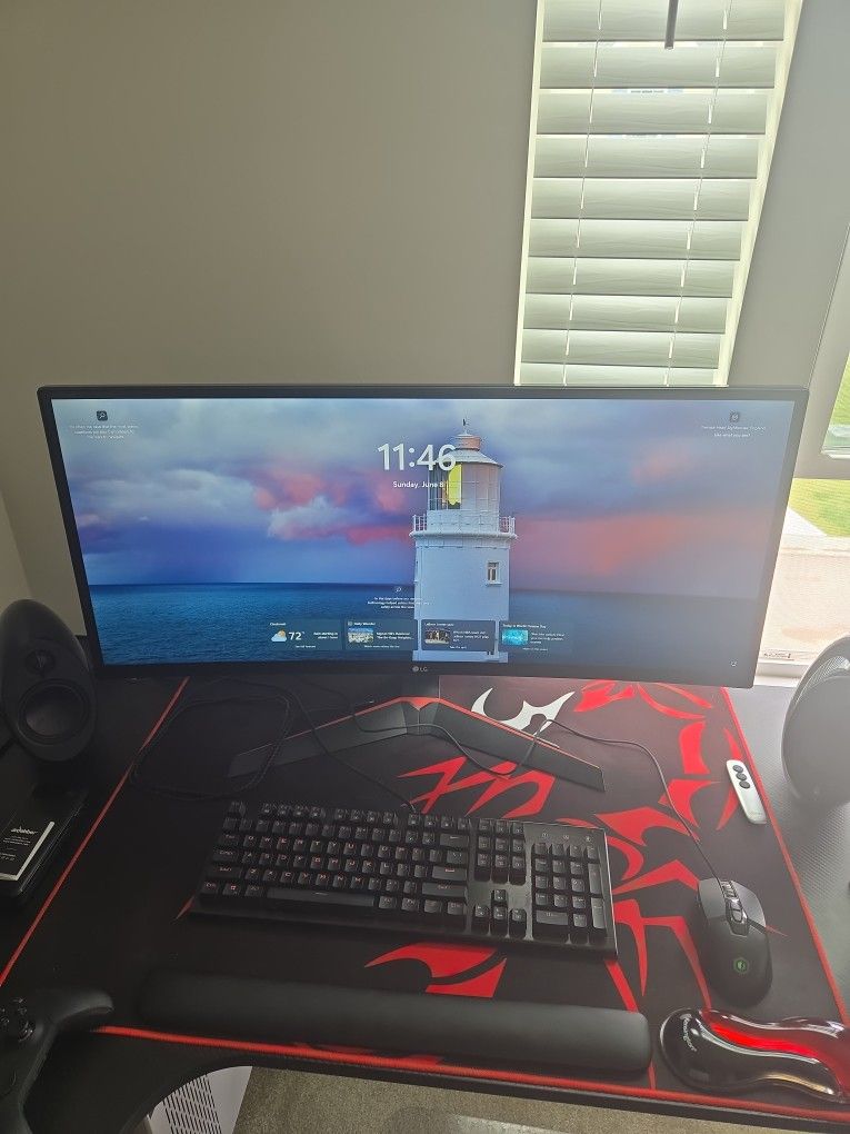 34" Ultra Wide LG Monitor