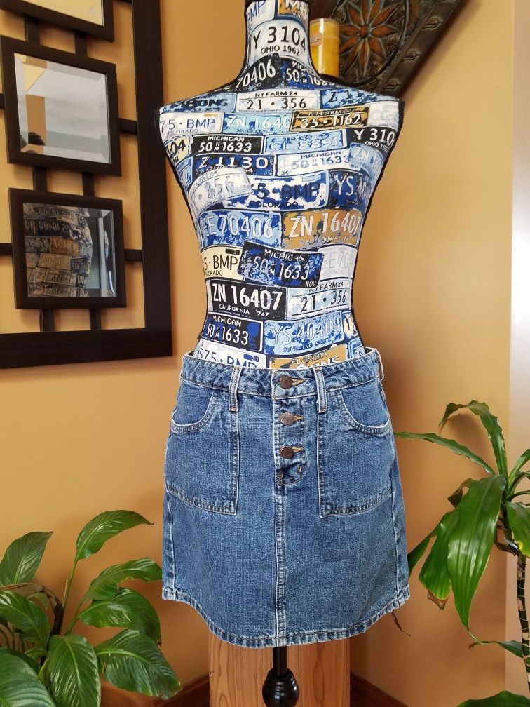 MOSSIMO DENIM MINISKIRT!
