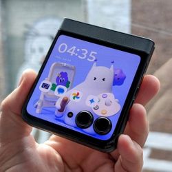 Motorola razr 2024 flip unlocked