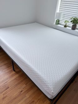 Queen Bed + Mattress Set – Excellent Condition
