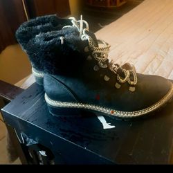 Guess boots