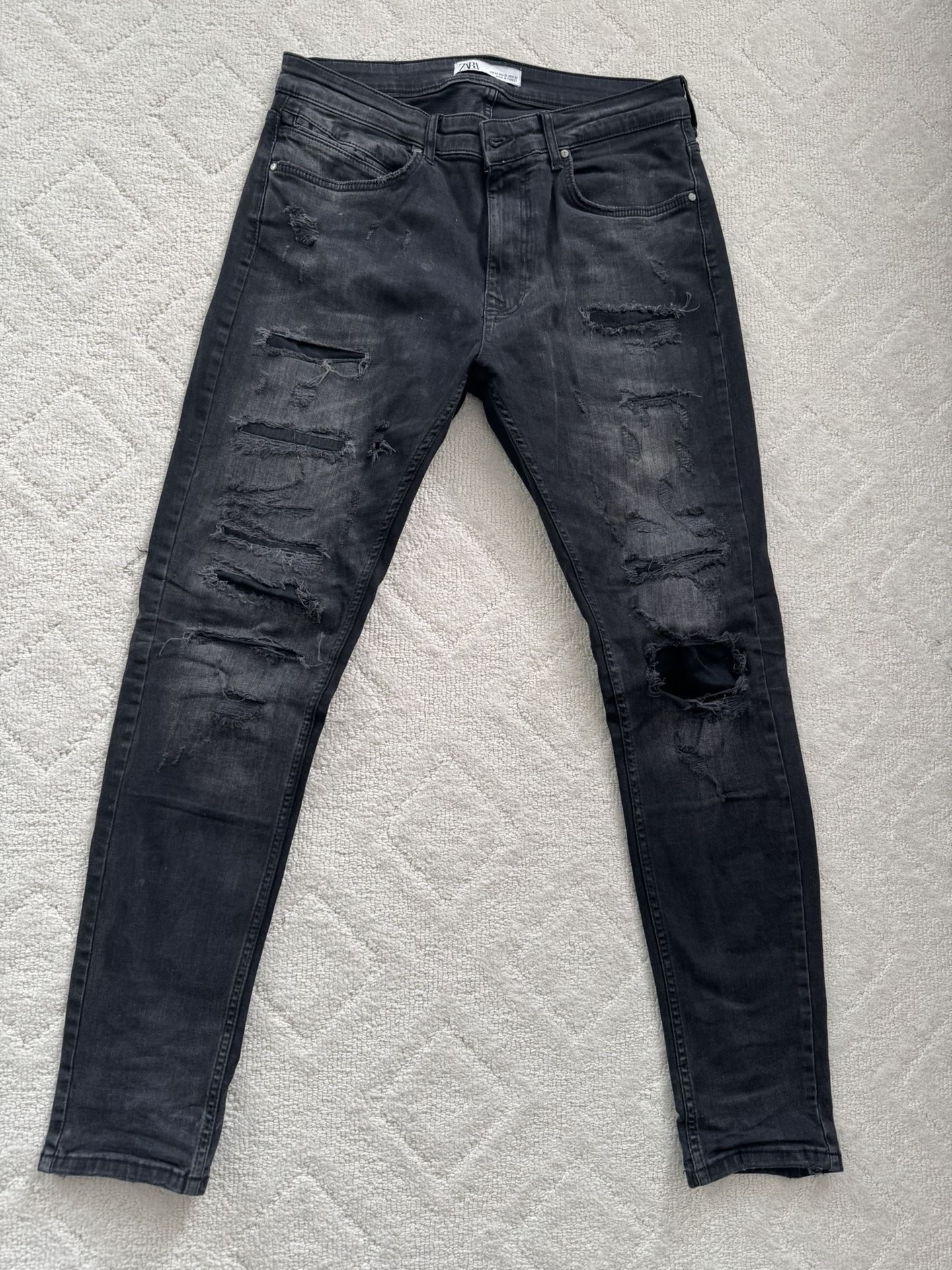 Zara/ Men/ Destroyed Denim: Jeans/ Black/32