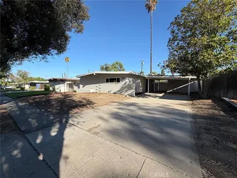 Unit 130 | 3 bd | 2 ba | 1393 sqft 1311 Campus Ave Redlands, CA 92374
