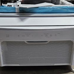 Frigidaire Gallery 10,000 BTU Inverter Smart Window Air Conditioner