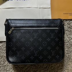 Louis Vuitton Messenger Bag