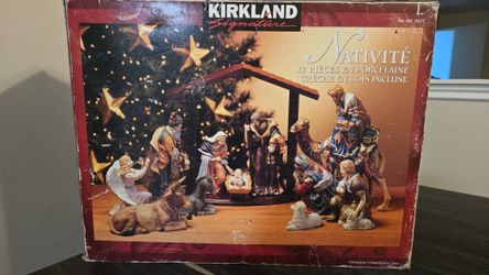 Kirkland Porcelaine Nativity