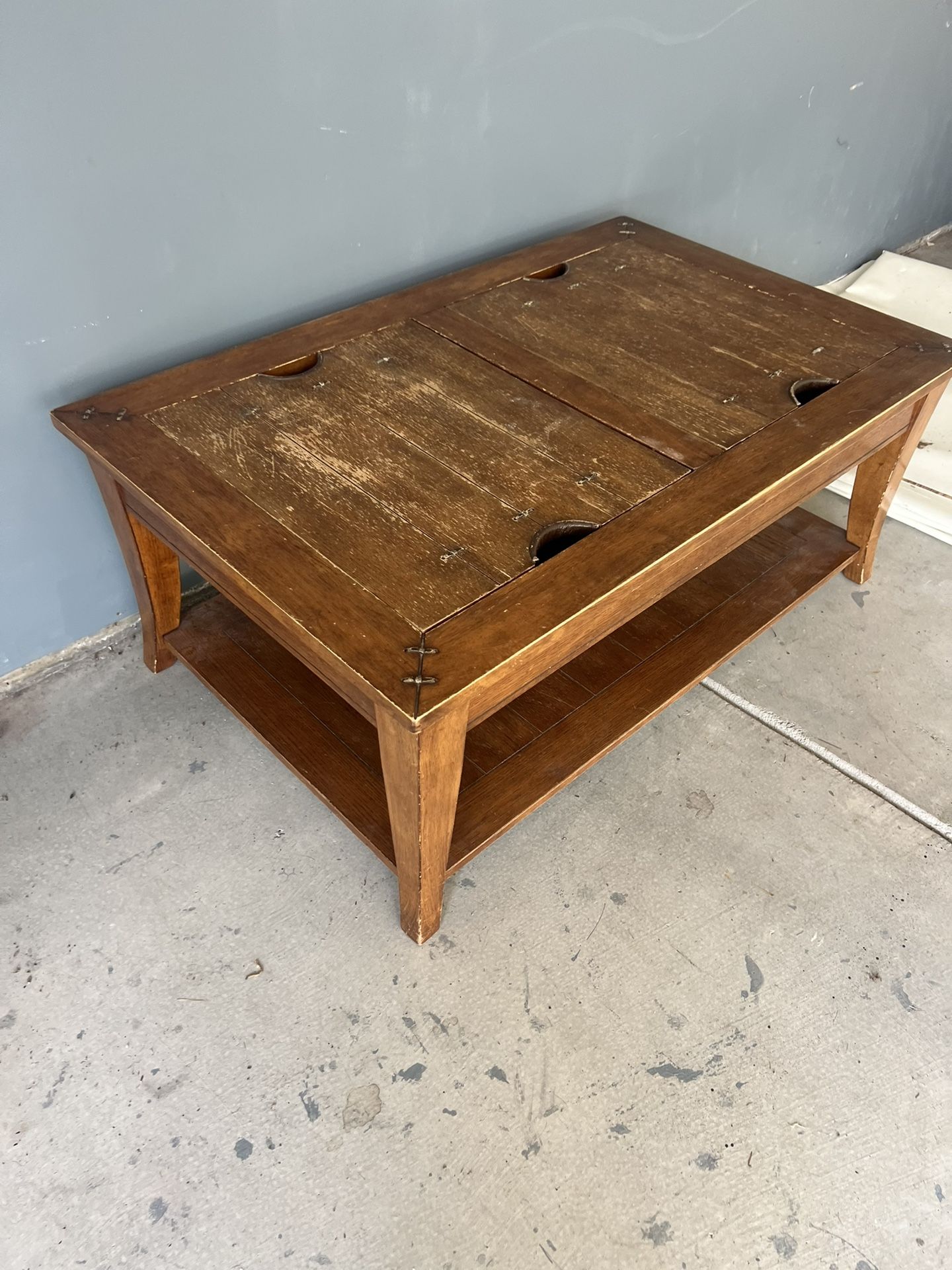 Iguana Amerimex Coffee Table Old Cannery Style Furniture