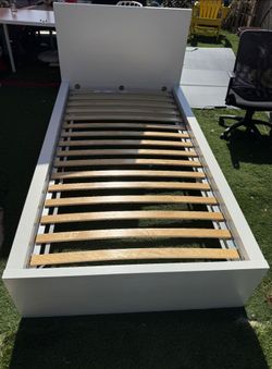 Twin bed frame