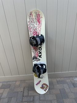 Beautiful Roxy/ Burton Snowboard Package!!!