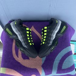 Nike Air Max 95 Black Neon 6Y/ 7.5 women’s New No Box