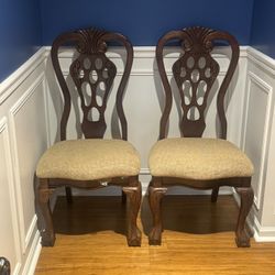 8 Elegant Dining Chairs 