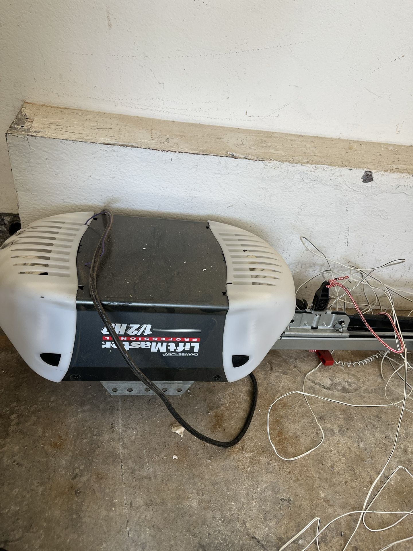 Garage Door Motor Just Upgraded With a New Door W. Remote 