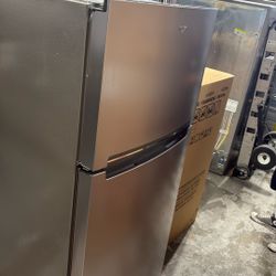 Whirlpool Top Freezer Refrigerator 