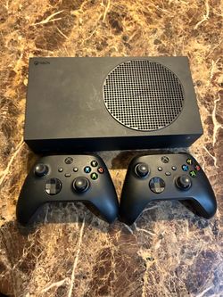 Xbox Series S 1TB + 2 Controllers