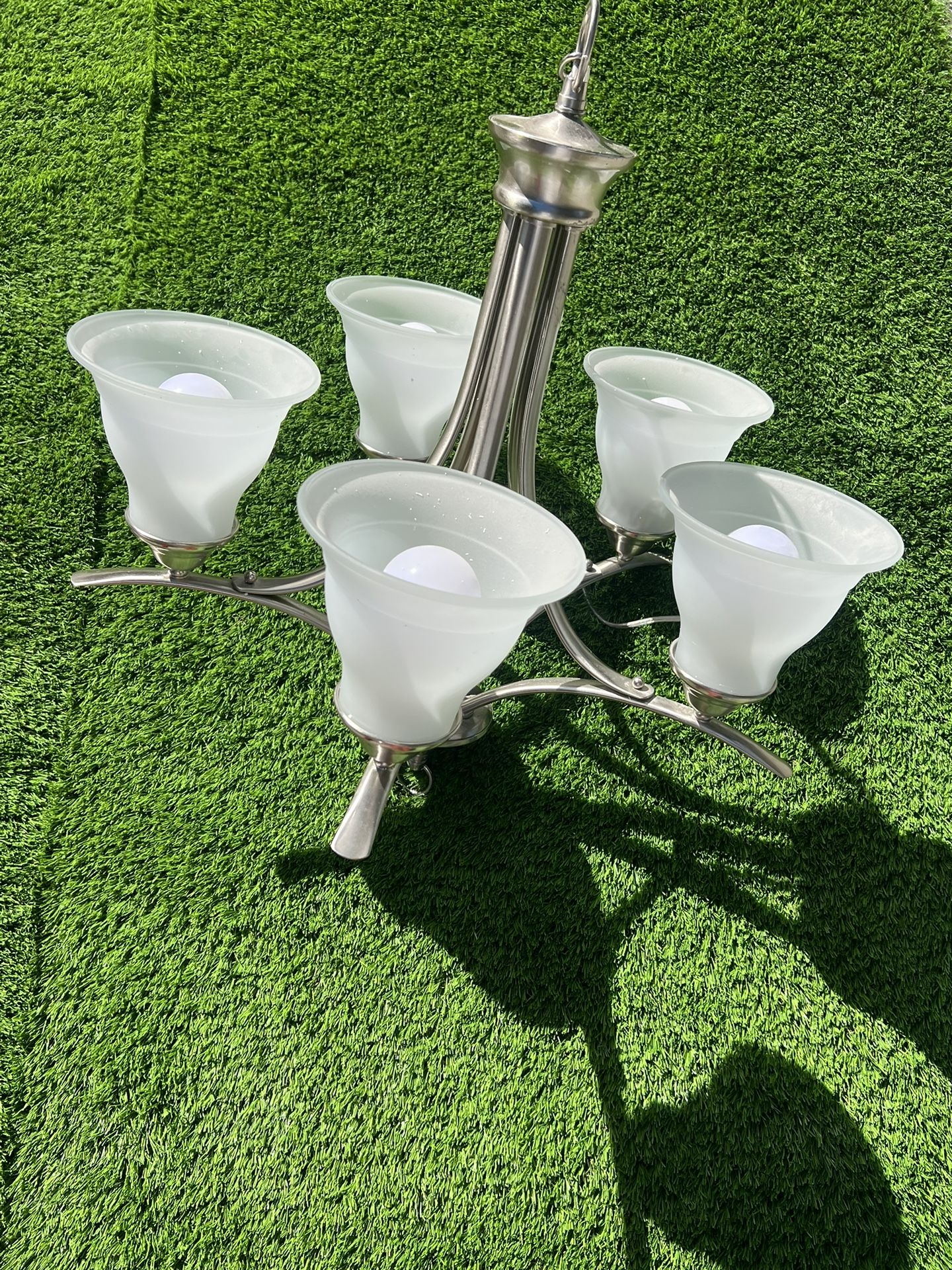 Lamp Includes LED bulbs