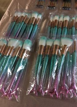 Brushes and brush sets