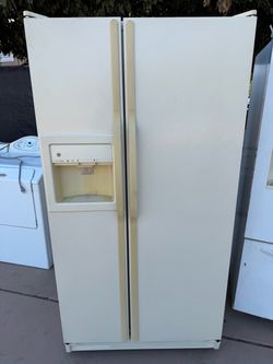 GE Side-by-Side Refrigerator with Ice and Water Dispenser
