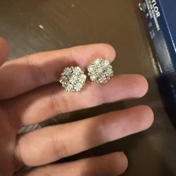 10k Gold Diamond cluster earrings
