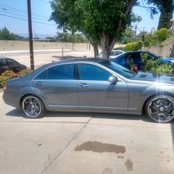 2008 Mercedes S 550 4 Matic, Customized With 4 K Avanti 20 In Show Wheels, 170 K Miles, Lots Os Power Very Fast Car.