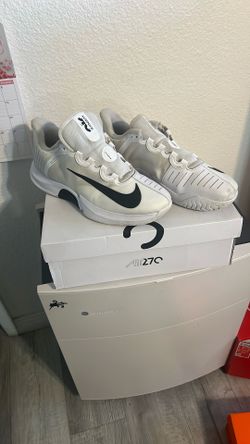 NIKE AIR MAX 270